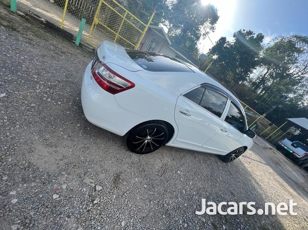 Toyota Premio 2,0L 2012-4