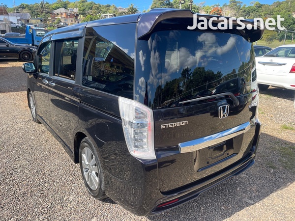Honda Stepwgn Spada 2,0L 2013-4