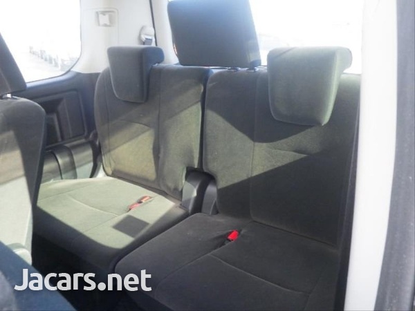 Toyota Noah 2,0L 2013-6