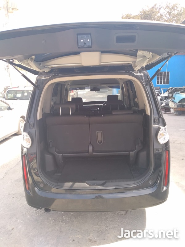 Mazda Biante 1,8L 2010-4