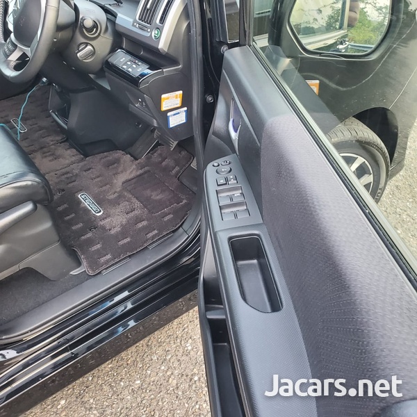 Honda Stepwgn Spada 2,0L 2013-9