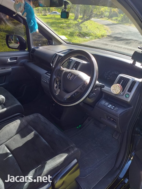 Honda Stepwgn 2,0L 2014-4