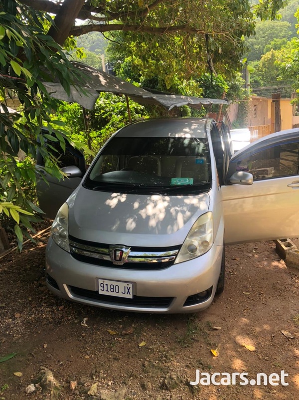 Toyota Isis 1,5L 2012