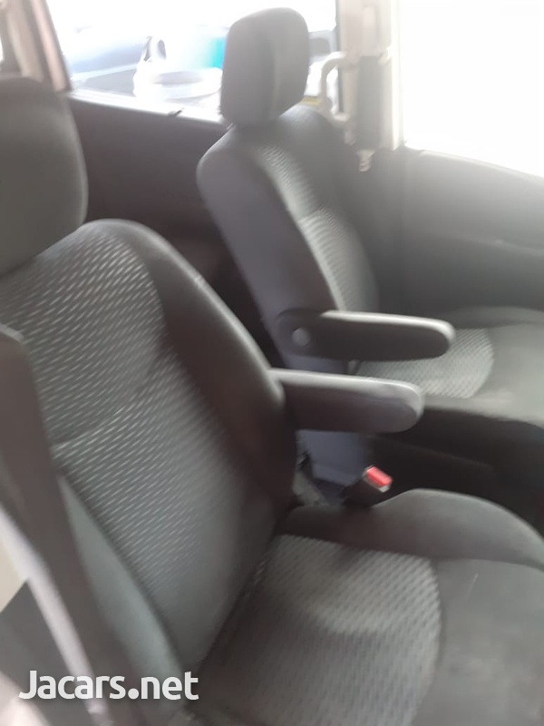 Nissan Serena 1,8L 2012-2