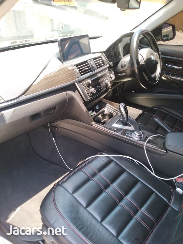 BMW 3-Series 2,0L 2012-4