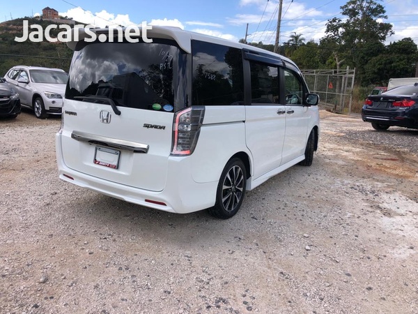 Honda Stepwgn Spada 2,0L 2013-4