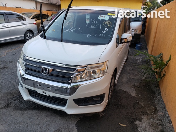Honda Stepwgn Spada 2,0L 2013-5