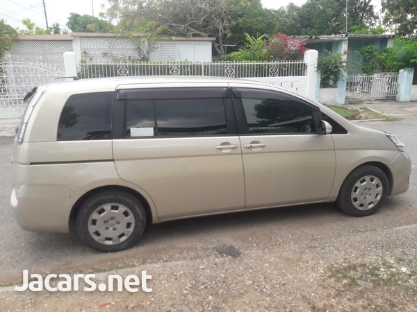 Toyota Isis 1,8L 2012-5
