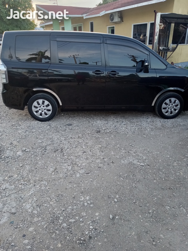 Toyota Voxy 1,4L 2011