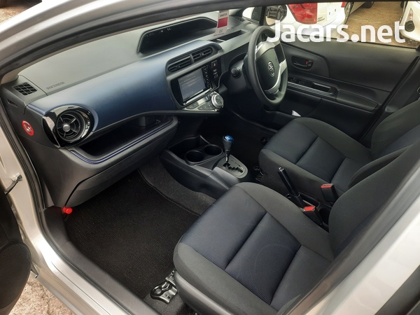 Toyota Aqua 1,5L 2017-10