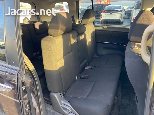 Toyota Isis 1,8L 2012-3