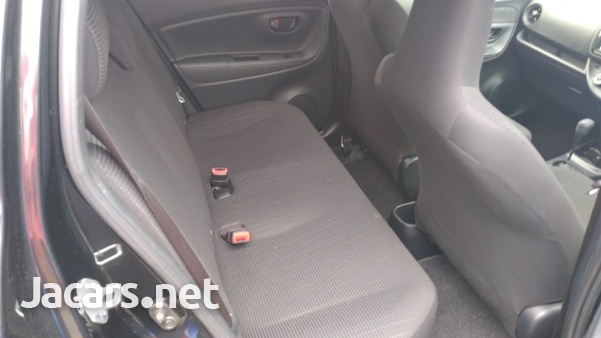 Toyota Vitz 1,0L 2017-6