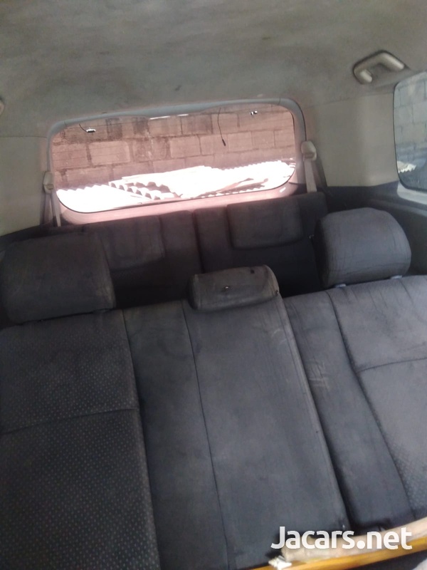 Toyota Isis 1,8L 2011-8