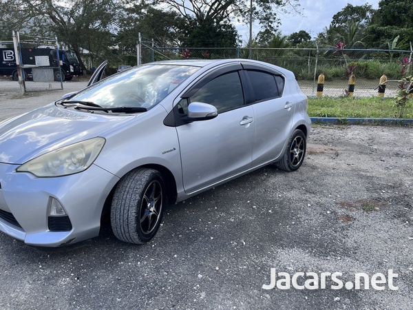 Toyota Aqua 1,5L 2012-4