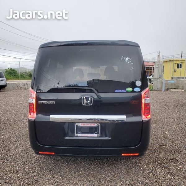 Honda Stepwgn 2,0L 2014-8
