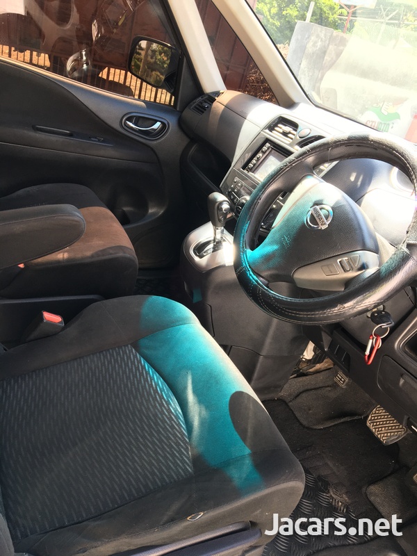 Nissan Serena 2,0L 2012-7