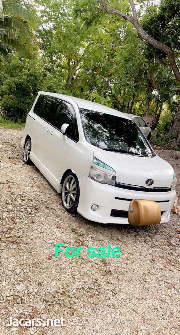Toyota Voxy 2,0L 2012-1