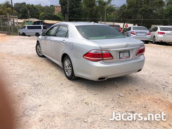 Toyota Crown 2,5L 2013-6