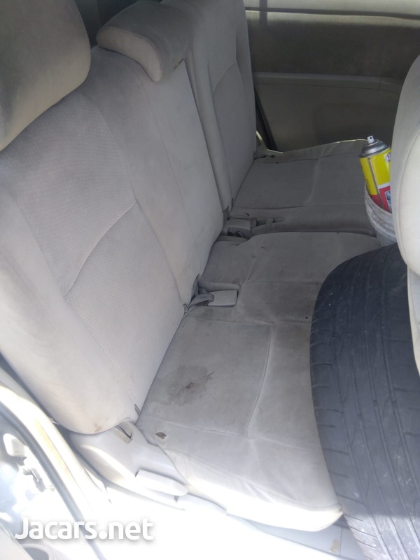 Toyota Isis 1,8L 2011-9