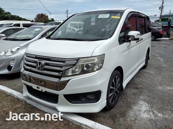 Honda Stepwgn Spada 2,0L 2013-1