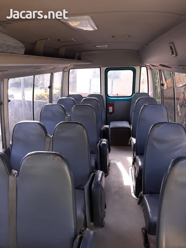 Toyota Coaster 4,0L 2012-5