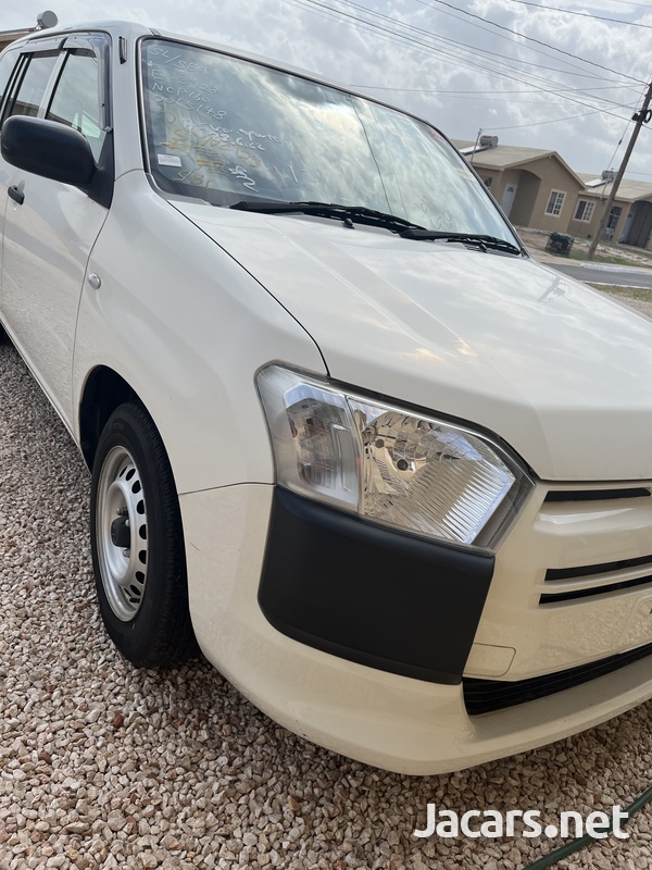 Toyota Probox 1,5L 2016-1