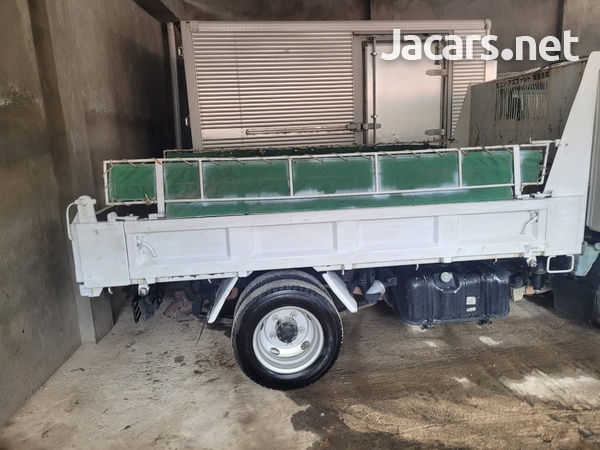 2005 Isuzu Dump Truck-3