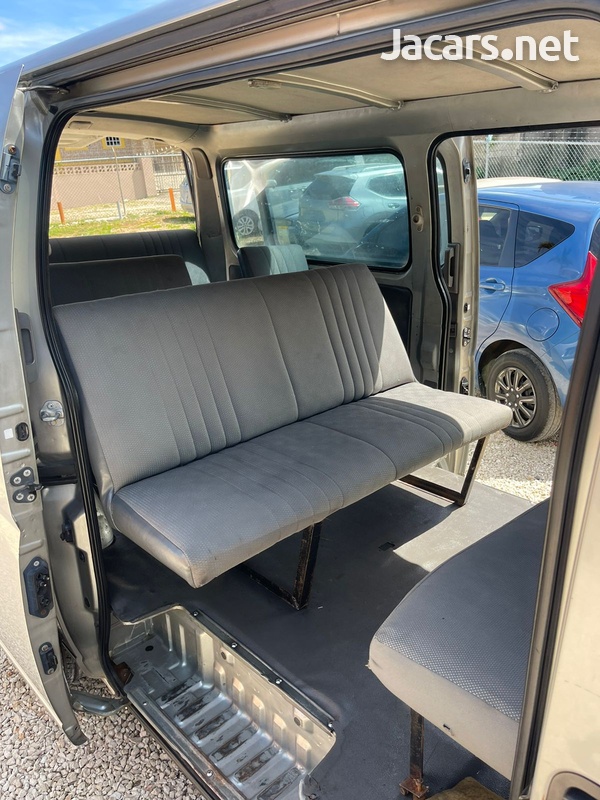 Toyota Hiace 2,5L 2006-5
