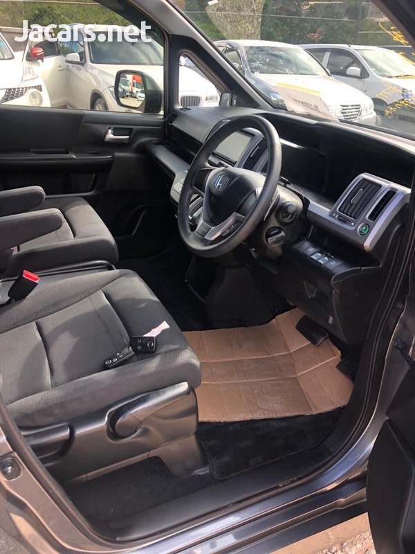 Honda Stepwgn Spada 2,0L 2013-9