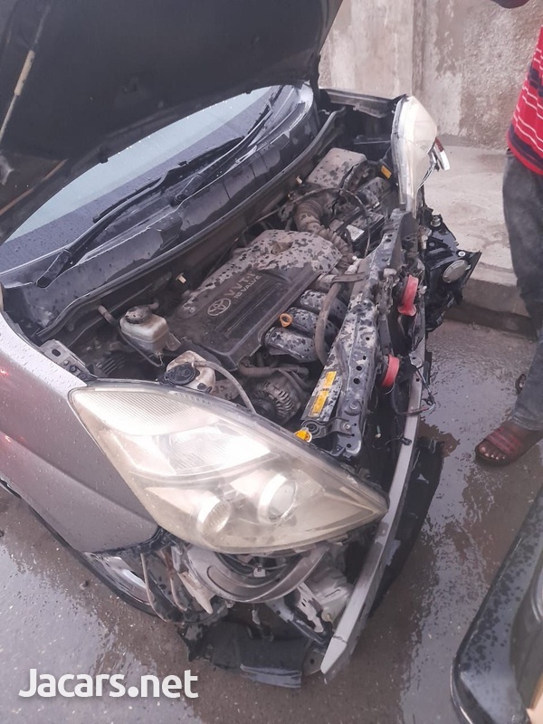 Toyota Isis 1,8L 2009-1