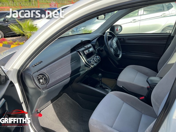 Toyota Axio 1,5L 2017-10