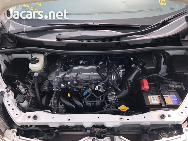 Toyota Voxy 2,0L 2013-5