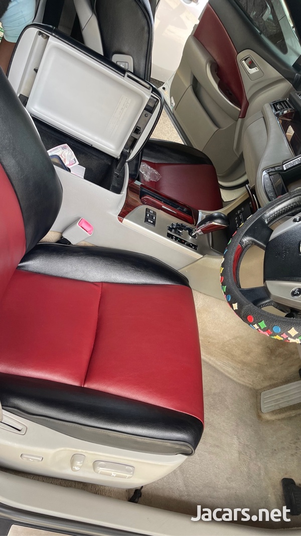 Toyota Crown 2,5L 2011-3