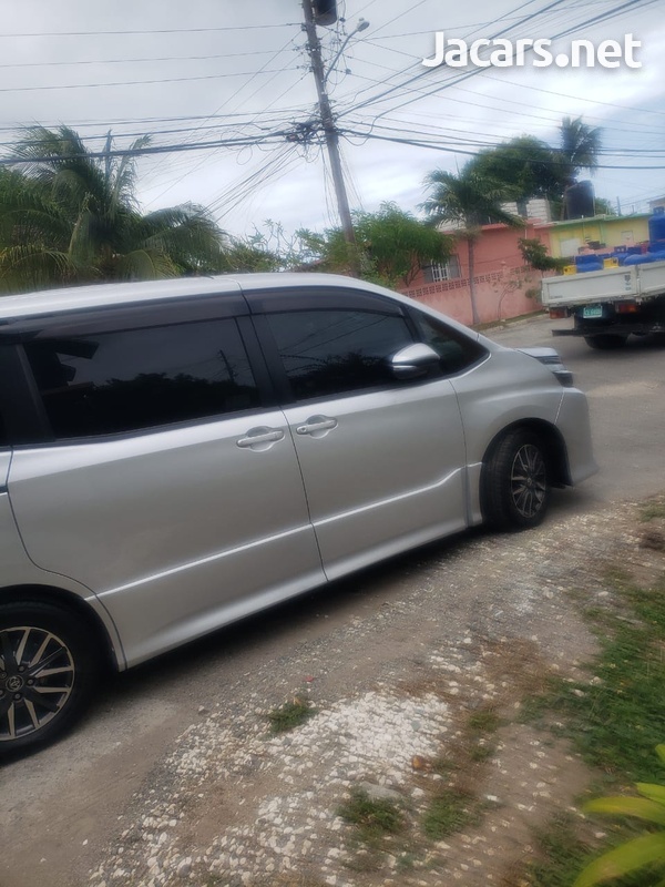 Toyota Voxy 2,0L 2014-9