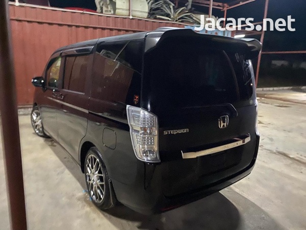 Honda Stepwgn 2,0L 2014-4