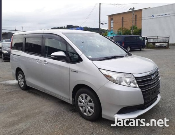 Toyota Noah 2,0L 2015-6