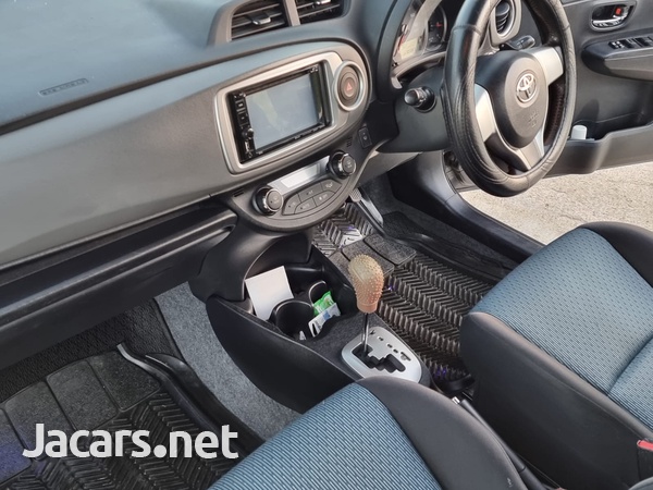 Toyota Vitz 1,3L 2013-10