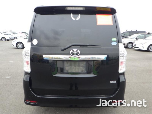 Toyota Voxy 2,0L 2013-3