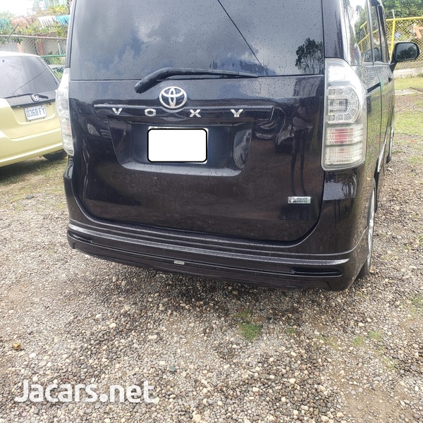 Toyota Voxy 2,0L 2010-11