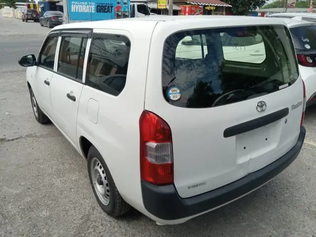 Toyota Probox 1,3L 2021, Saint Catherine - 4