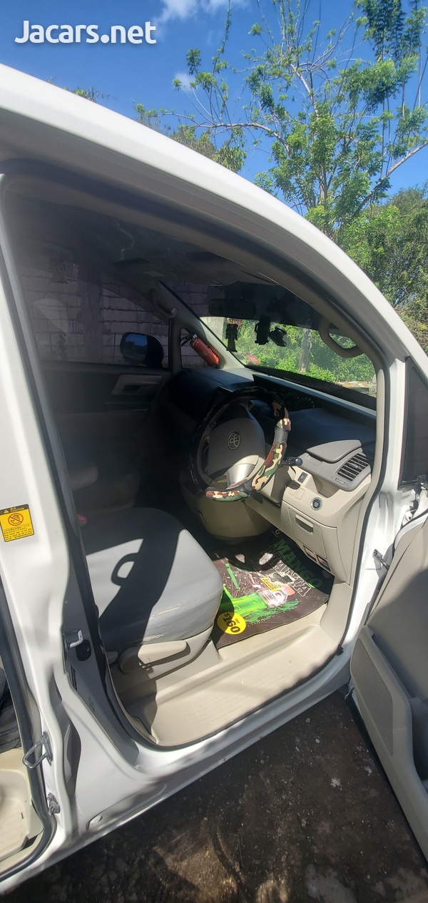Toyota Noah 2,5L 2010-14