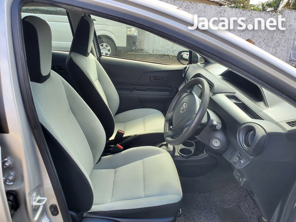 Toyota Aqua 1,5L 2016-8