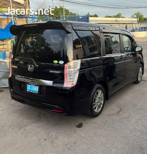 Honda Stepwgn Spada 2,0L 2013-5