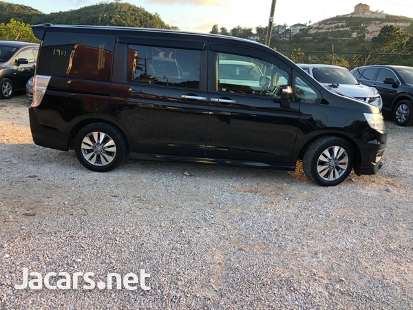 Honda Stepwgn Spada 2,0L 2013-3