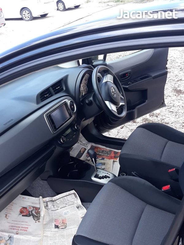 Toyota Vitz 1,3L 2013-6