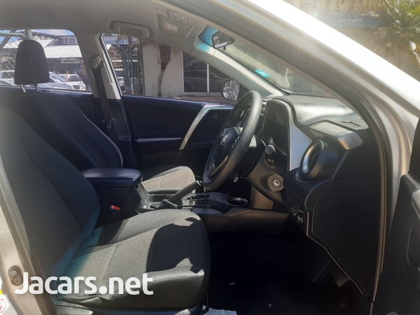 Toyota RAV4 2,0L 2013-6