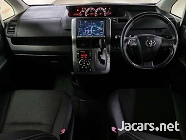 2013 Toyota Voxy-2