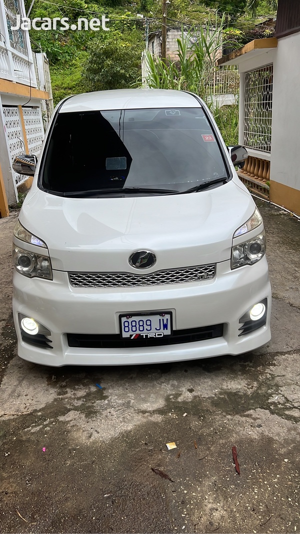 Toyota Voxy 2,0L 2011-10