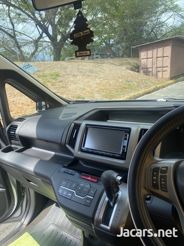 Honda Stepwgn 2,0L 2014-10