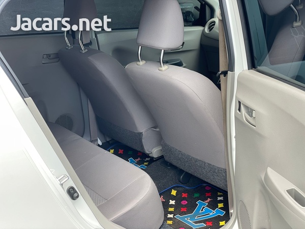 Daihatsu MIRA 0,7L 2015-11